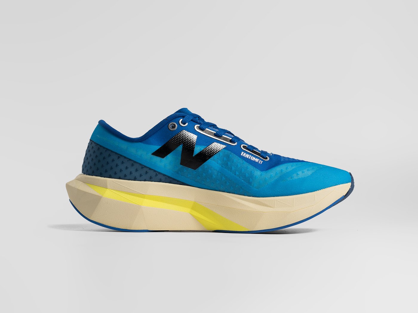 Кроссовки New Balance FuelCell Rebel V4