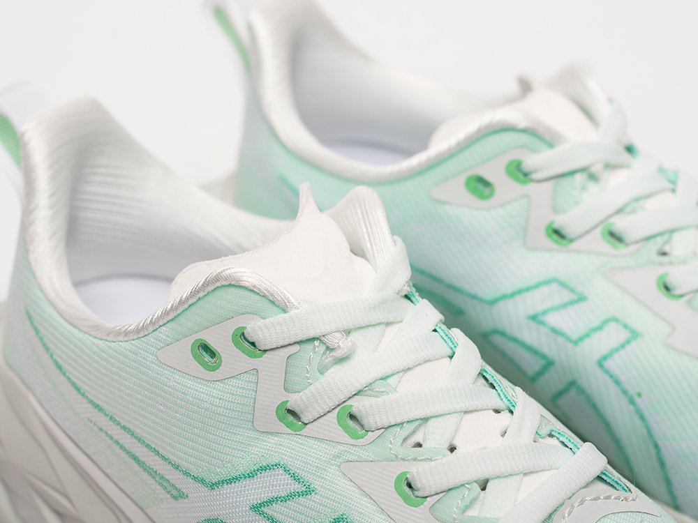 Кроссовки Asics Novablast 4
