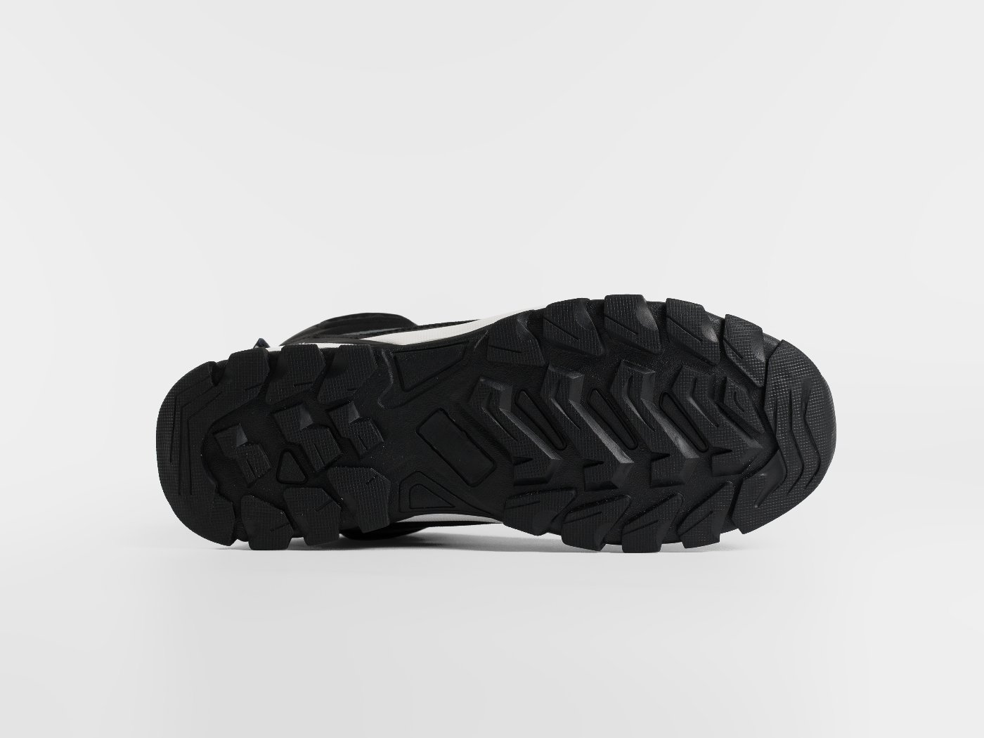 Зимние кроссовки Nike Rivah Mid