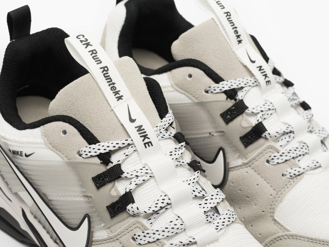 Кроссовки Nike V2K Run