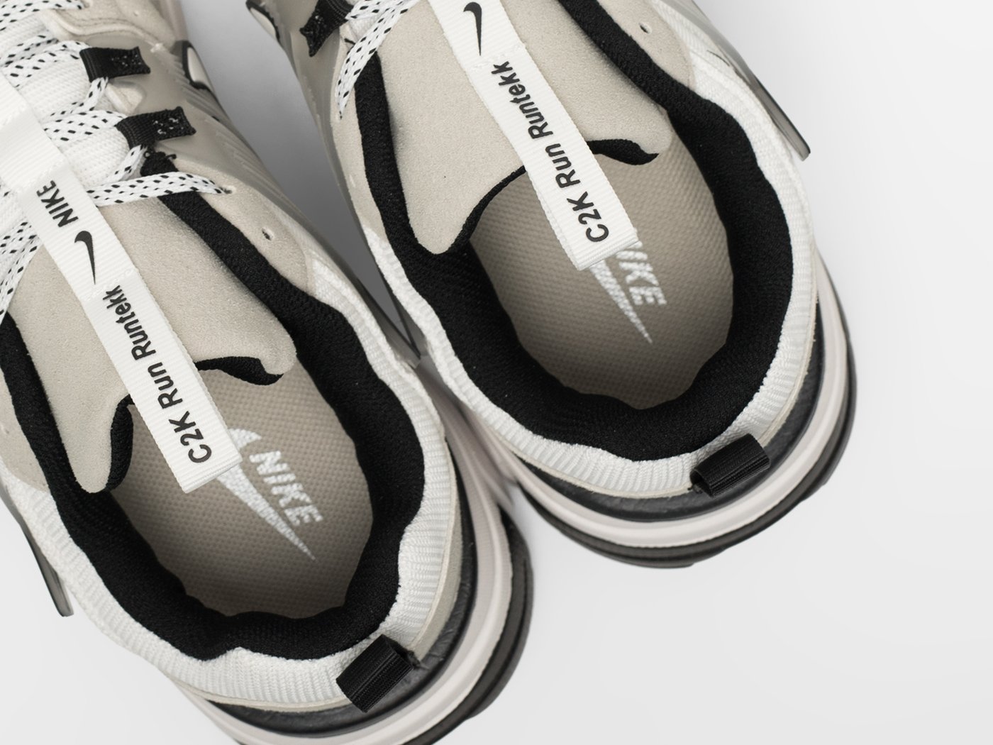 Кроссовки Nike V2K Run